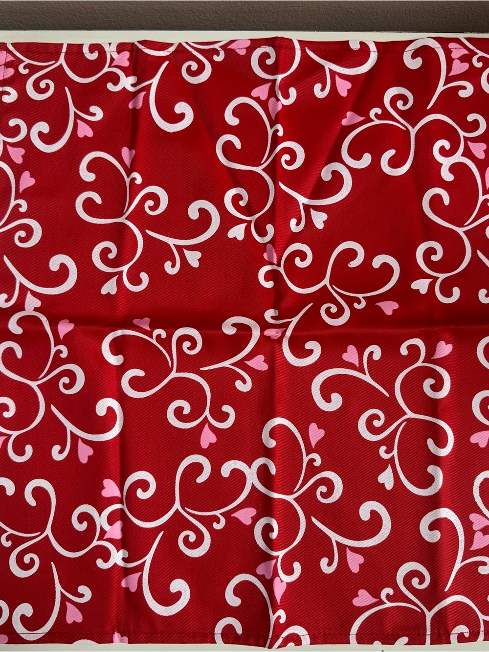 Red and Pink Swirl Heart dining Accent set of 6. Use for place setting/napkins